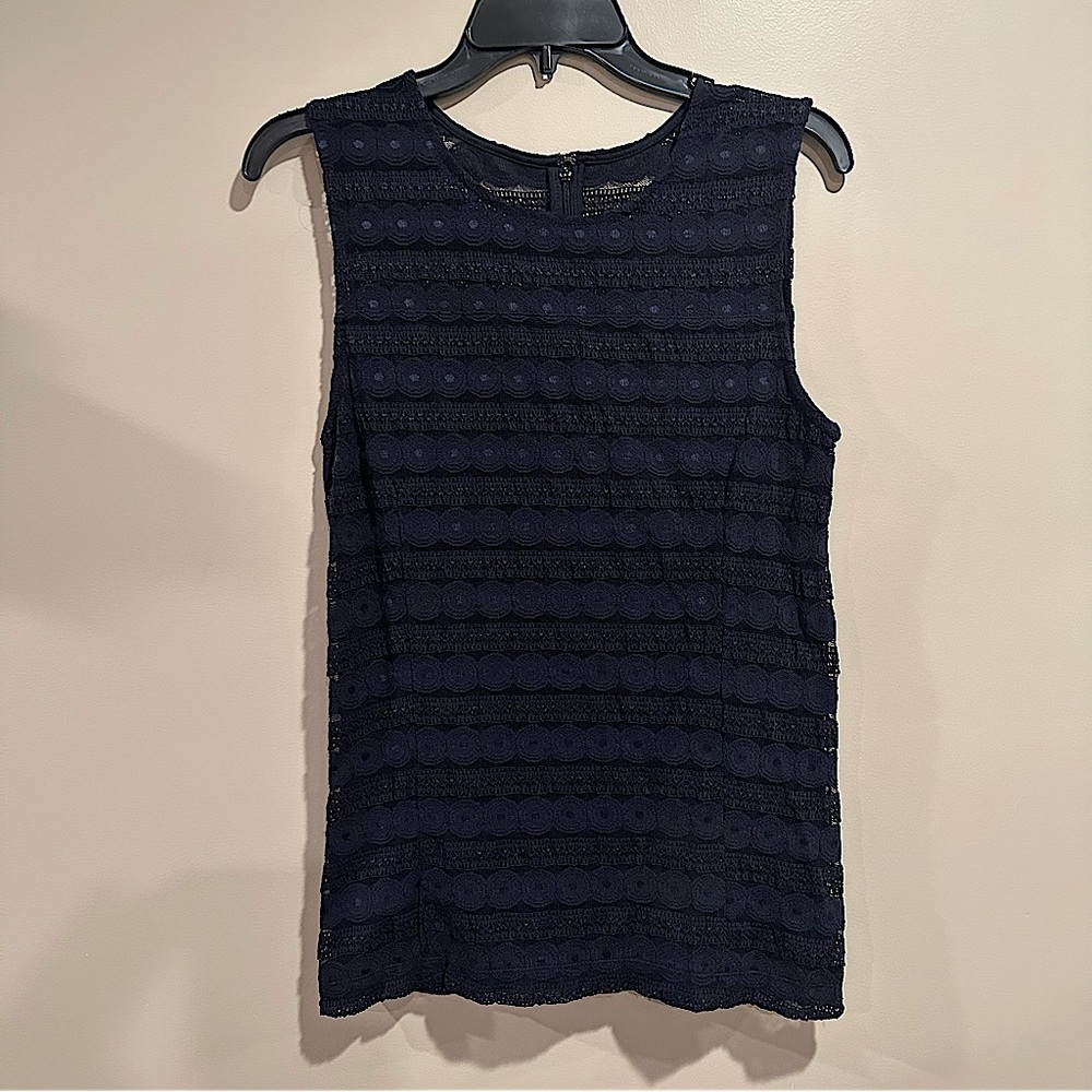 NWT Ann Taylor Navy Lace Lined Sleeveless Top
Size M